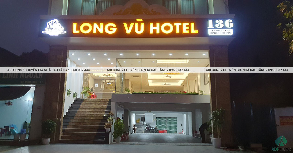 Cận cảnh bên ngoài sảnh khách sạn Long Vũ