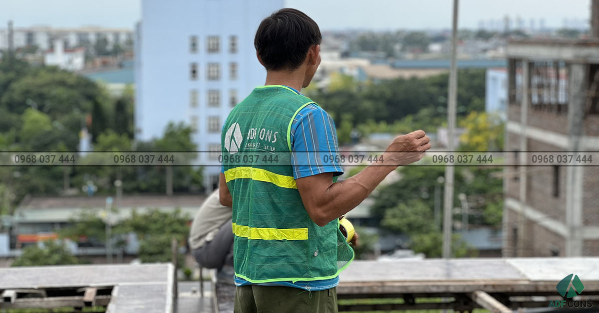 Công nhân ADF thi công tại công trường dự án tòa nhà cao tầng anh Thắng- Thanh Trì