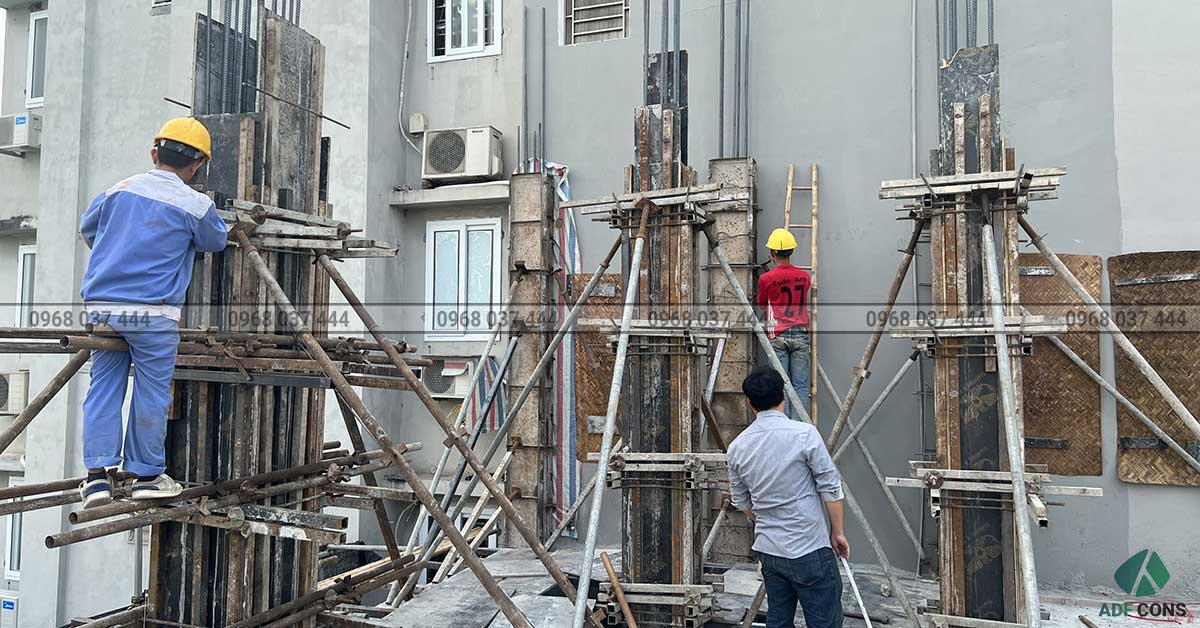 Thi công đổ bê tông cột cho tòa văn phòng Việt Thái Building